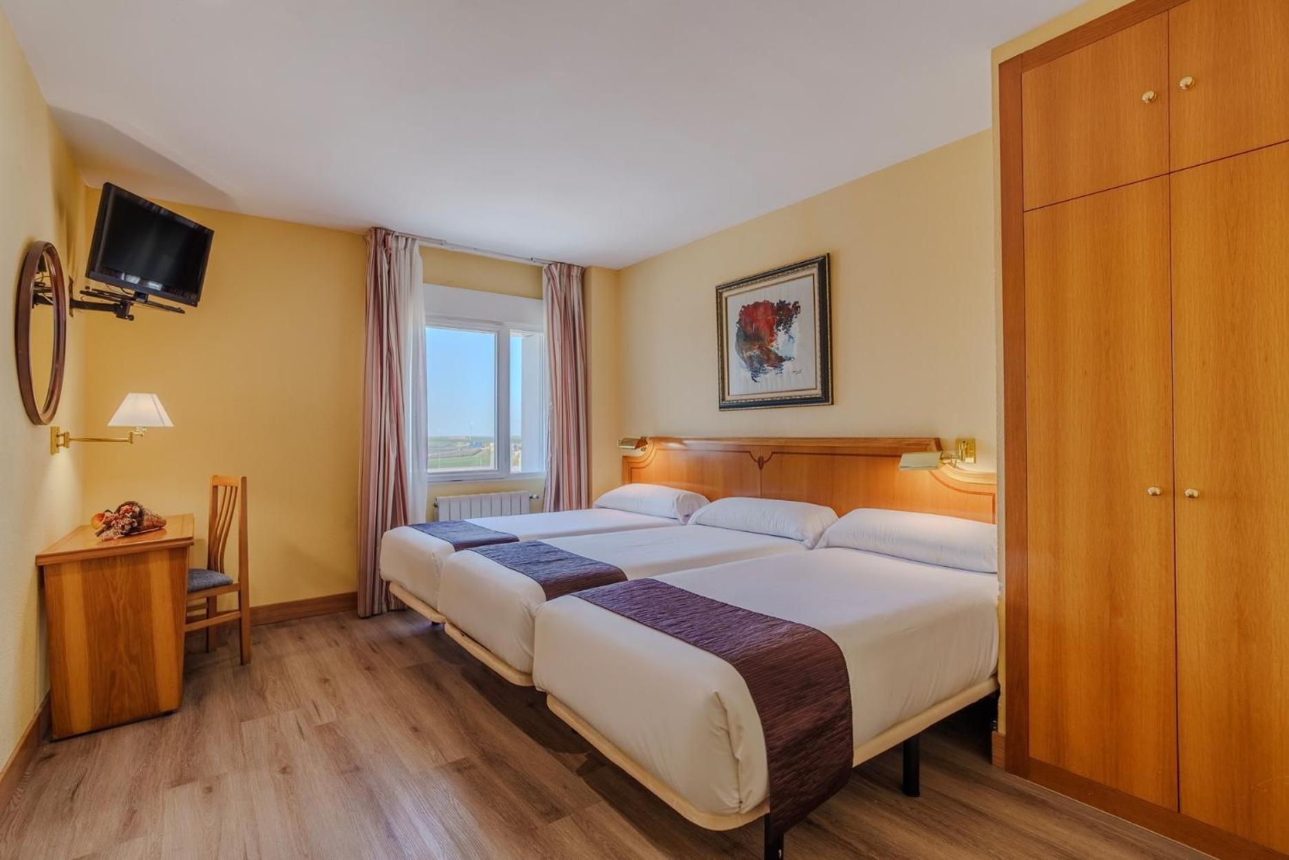 Hotel Rey Arturo Burgos Villagonzalo Pedernales