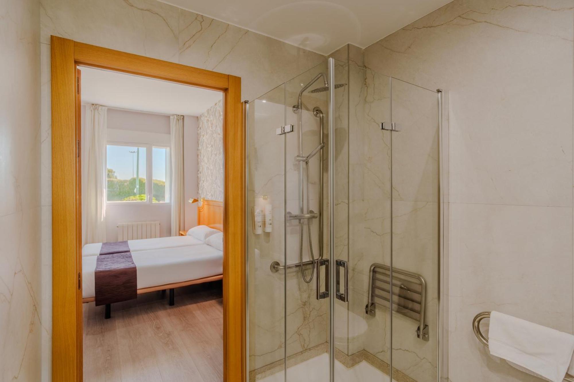 Rey Arturo Burgos Hotel Villagonzalo Pedernales